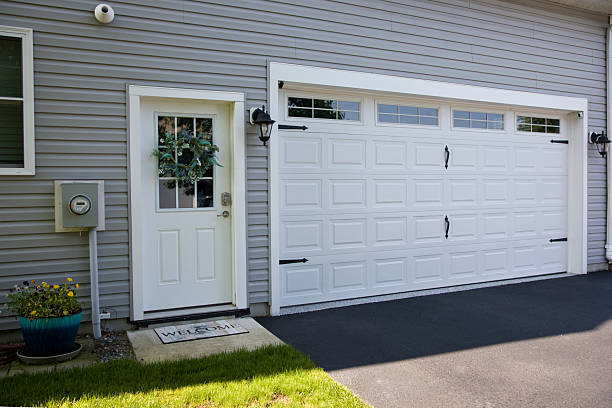 24/7 Emergency Garage Door Panel Replacement experts in Goddard, KS
